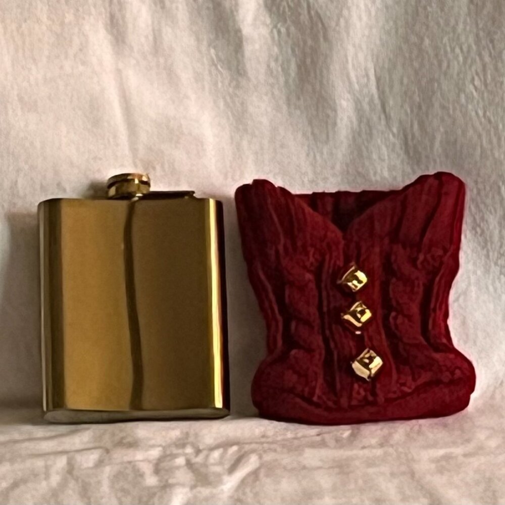 Gold-Tone Flask w/Screw Top and Knitted ‘Sweater’ Cozi